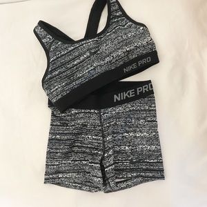 Nike Pro Dri-Fit set. XS